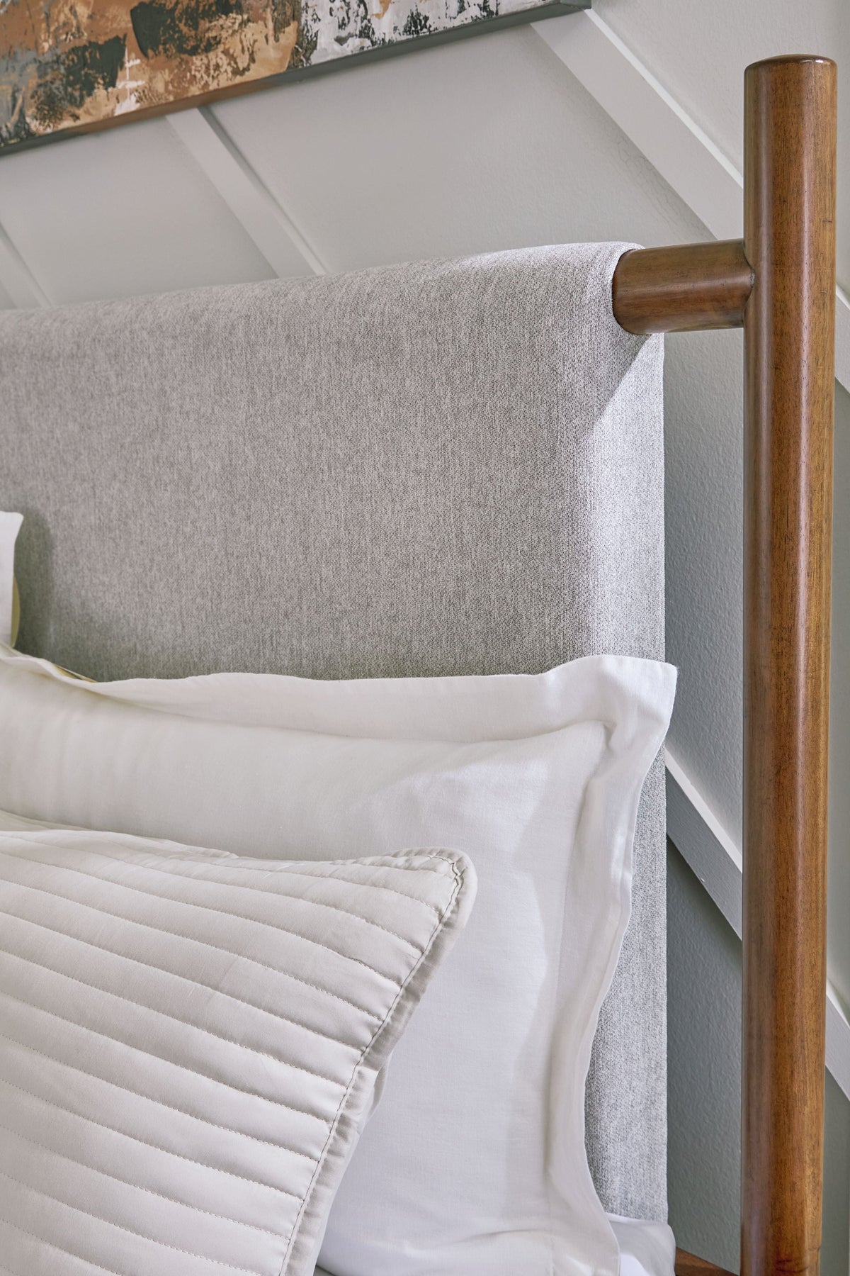 Lyncott - Upholstered Bed, photo 2 of 6