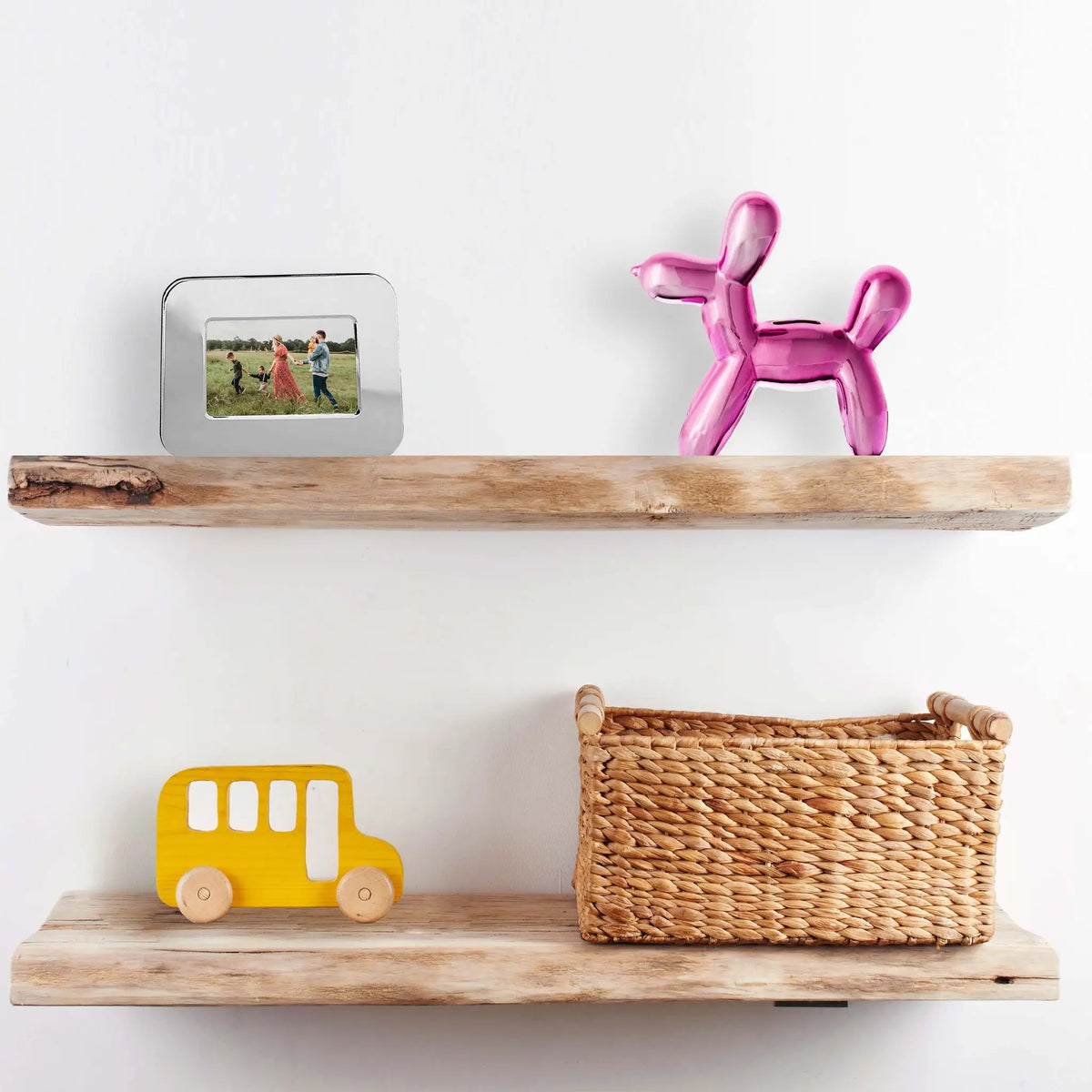 Balloon Dog Bank Pink, installed in a room