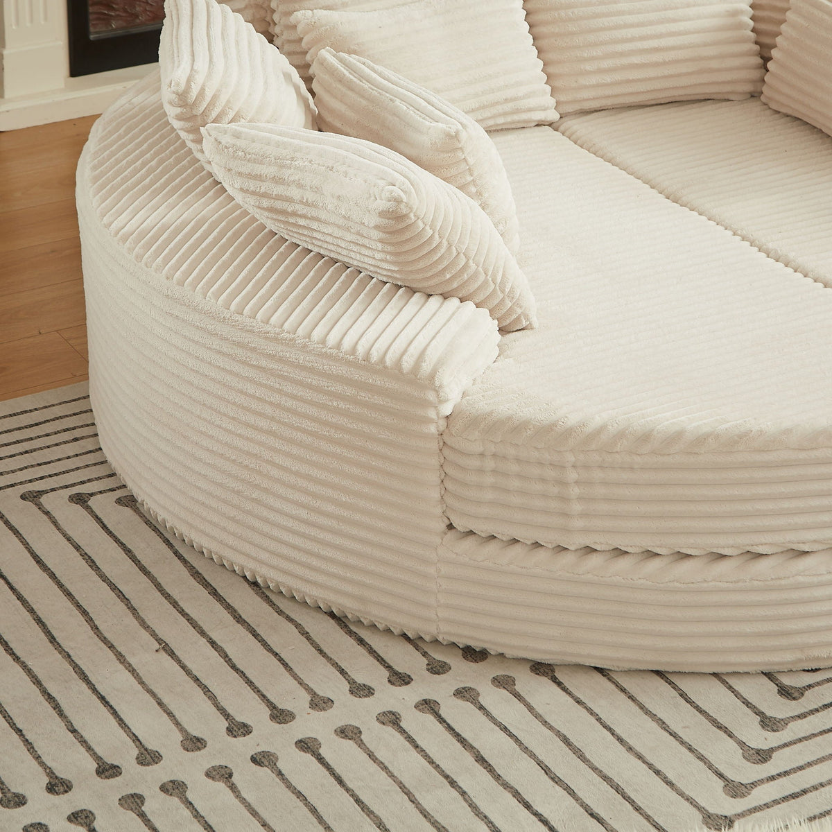 Round Oversized Sofa Bed With 5 Throw Pillows, photo 4 of 31