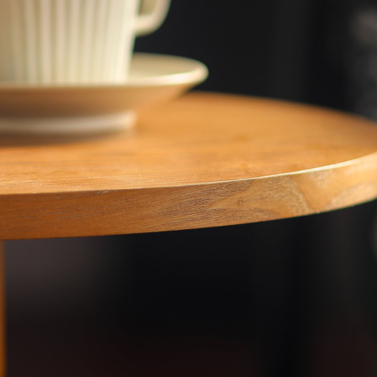 Round Side Table with MDF Tabletop and Solid Wood Legs, photo 4 of 9
