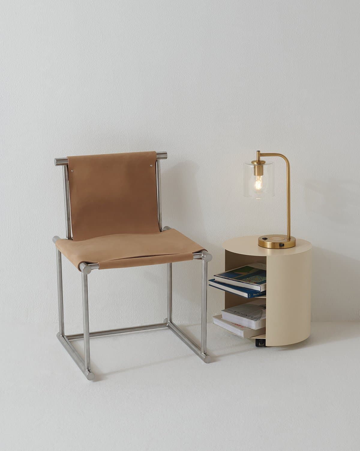 Elizabeth USB Table Lamp, photo 3 of 7