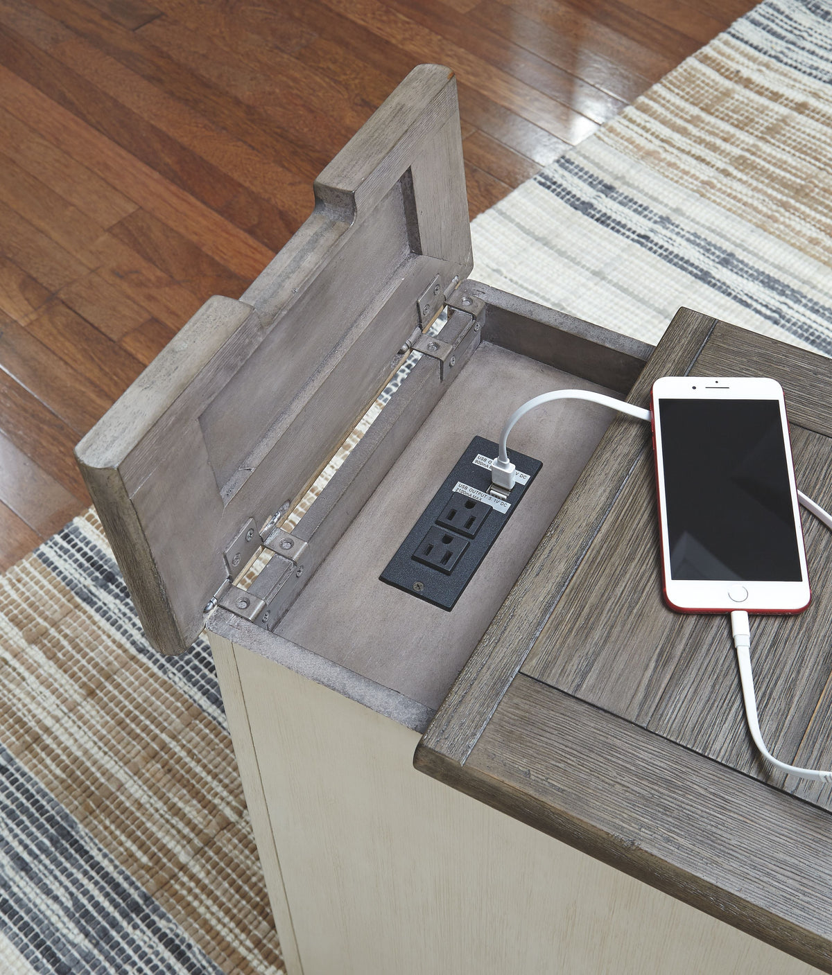Bolanburg - Chair Side End Table, photo 4 of 13