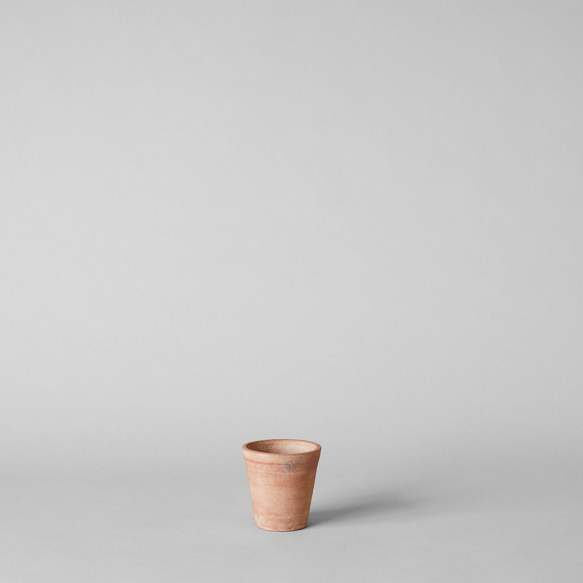 Terracotta Studio Planter, Whitewash, photo 9 of 14