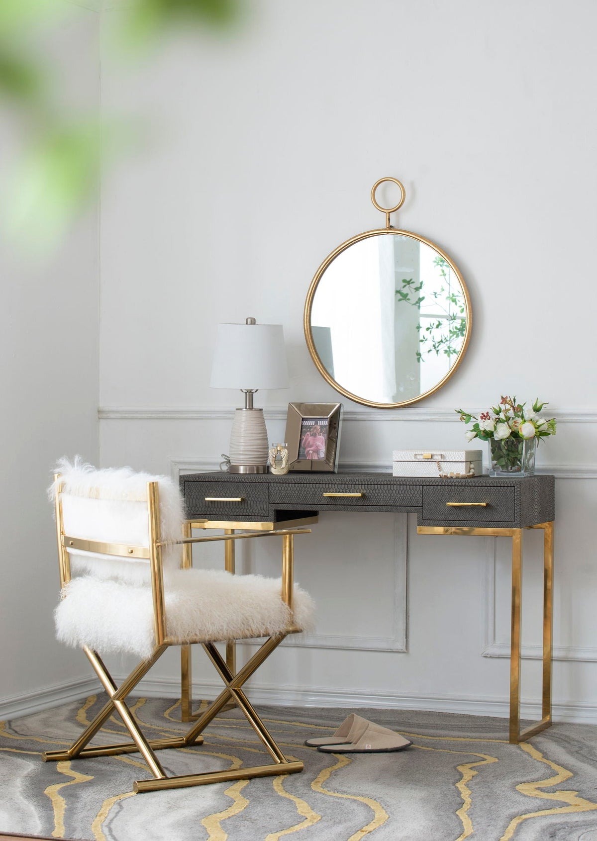 Circle Wall Mirror With Iron Frame, Accent Mirror For Living Room, photo 2 of 17