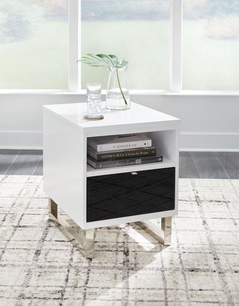 Gardoni - Chair Side End Table - White / Black, photo 2 of 7