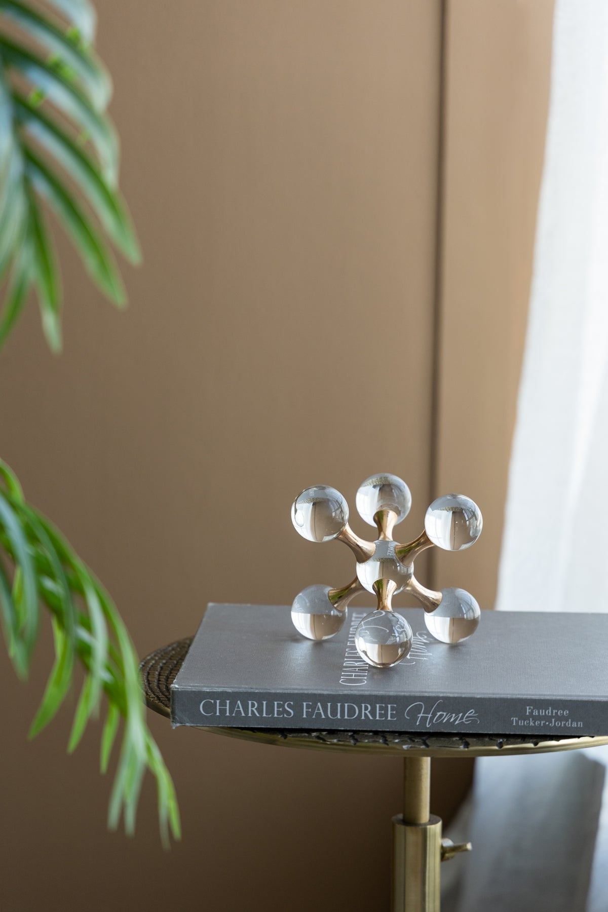 7.9" x 7.9" x 7.9" Clear and Gold Decorative Sculpture, photo 7 of 10