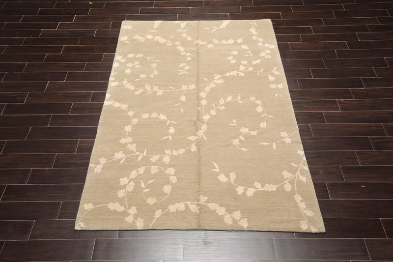 5'7"x8'6" Auth. Hand Knotted Tibetan Wool Silk Dove Cottonwood Area Rug