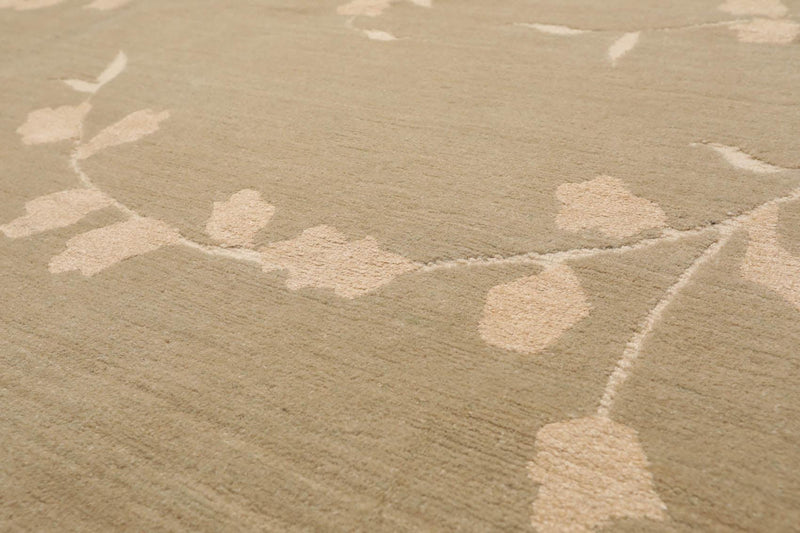 5'7"x8'6" Auth. Hand Knotted Tibetan Wool Silk Dove Cottonwood Area Rug