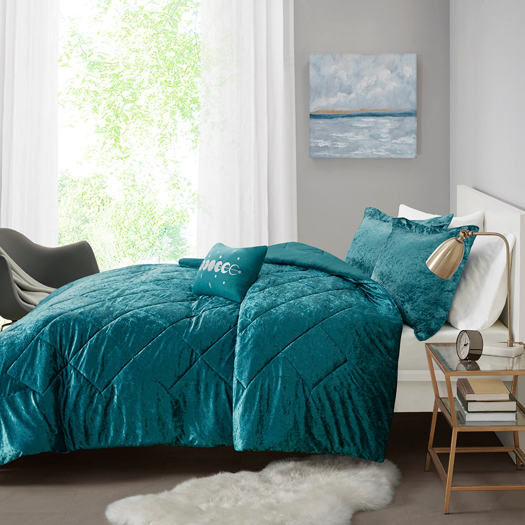 Full/Queen Velvet Comforter Set with Throw Pillow, photo 6 of 10