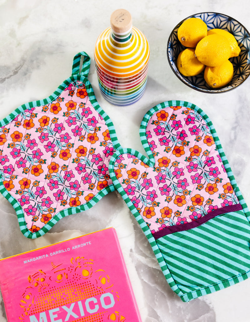 Light Pink Pot Holder & Oven Mitt