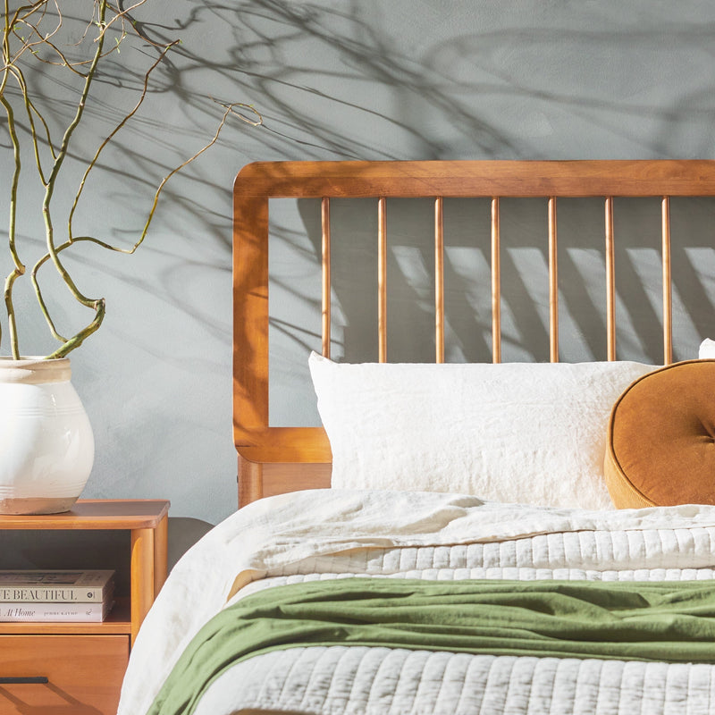 Cama Mid-Century Modern Solid Wood Spindle Bedframe