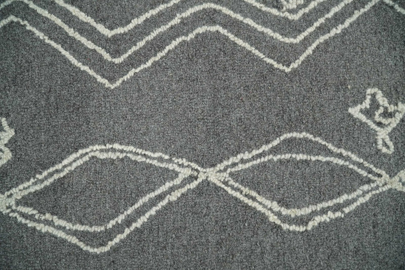 2x4 Gray and White Tribal Hand Hooked Textured Loop Area Rug | TRIB2