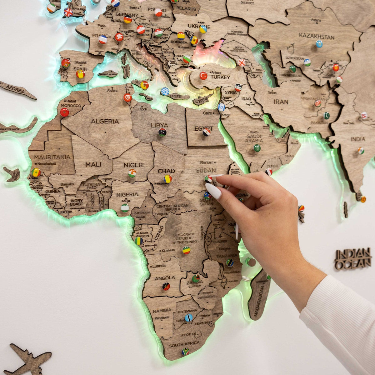 3D LED Wooden World Map 2.0 Terra, photo 7 of 22