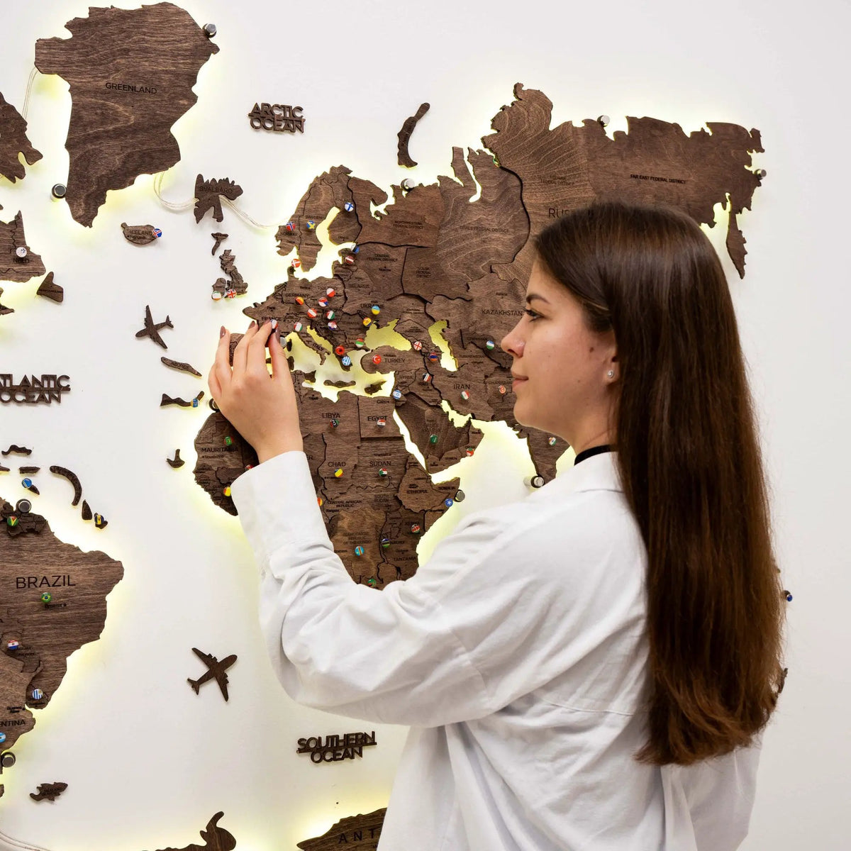 3D LED Wooden World Map 3.0 Dark Walnut, photo 9 of 23