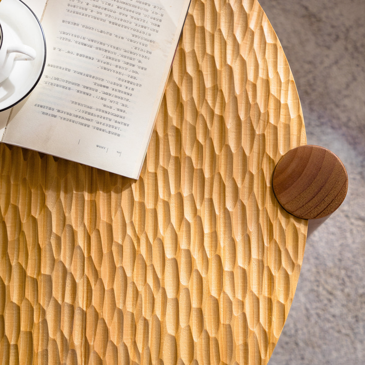 Round Coffee Table with Solid Wood for Living Room, photo 3 of 7