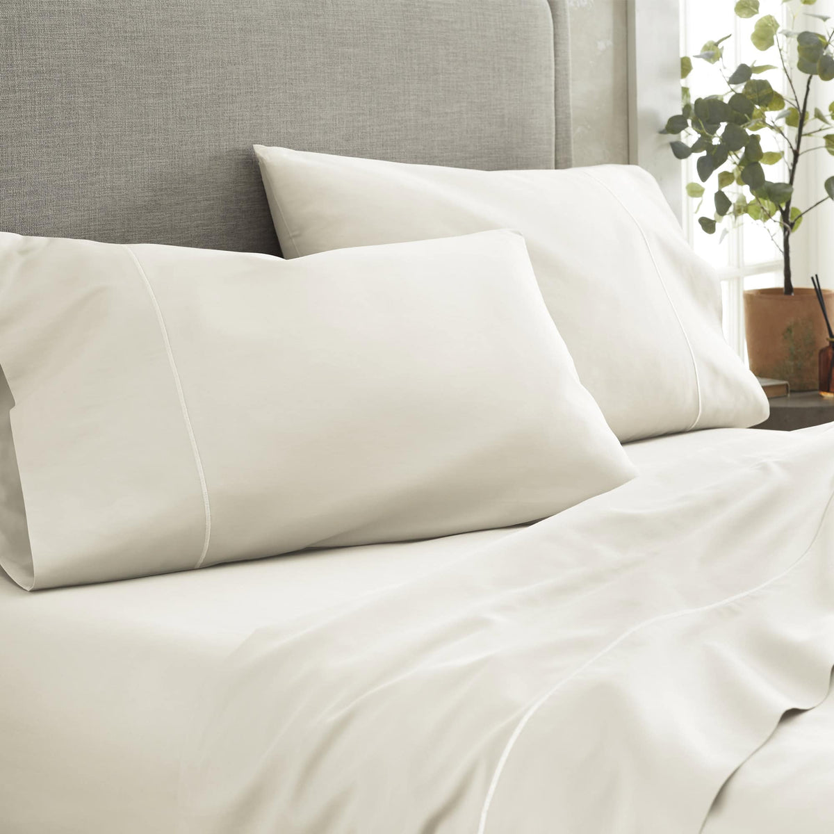 500 TC Sateen Flat Sheets, close-up of the surface