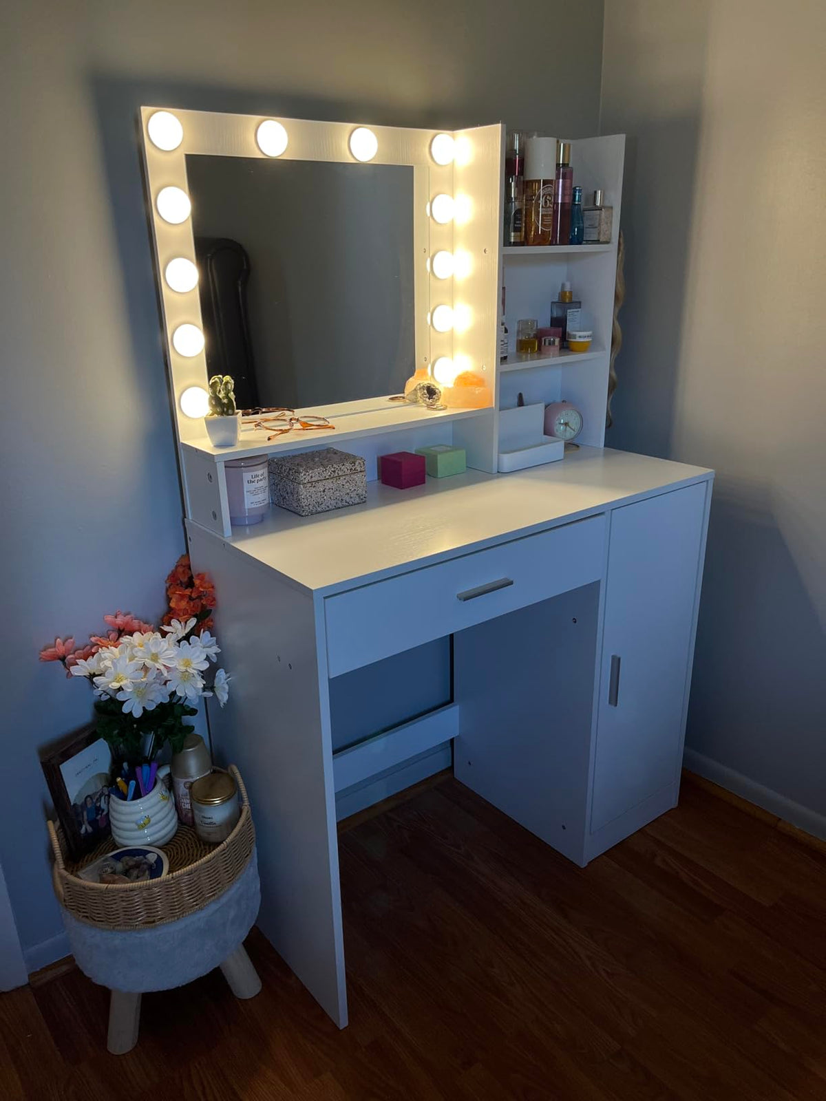 Pink Vanity Desk with Mirror & Light, photo 2 of 10