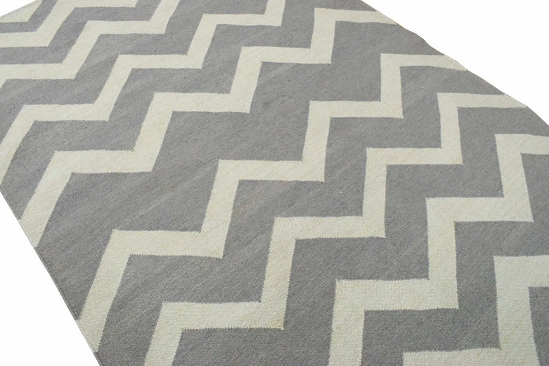 5x8 Dhurrie Rug, Gray and White Chevron Pattern Rug