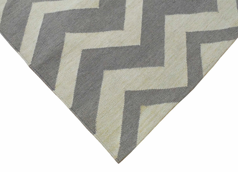 5x8 Dhurrie Rug, Gray and White Chevron Pattern Rug