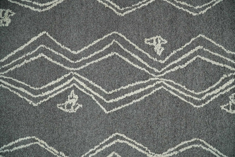 5x8 Gray and White Tribal Hand Hooked Textured Loop Area Rug | TRIB1