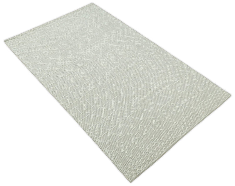 5x8 Hand woven tribal Woolen Chunky and Soft White and Beige Wool Area Rug | TRDMA17