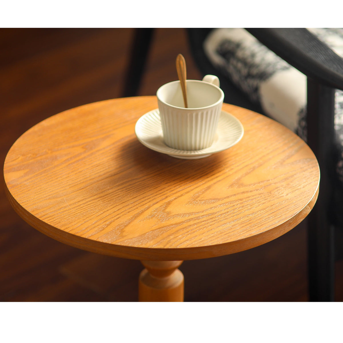 Round Side Table with MDF Tabletop and Solid Wood Legs, photo 5 of 9
