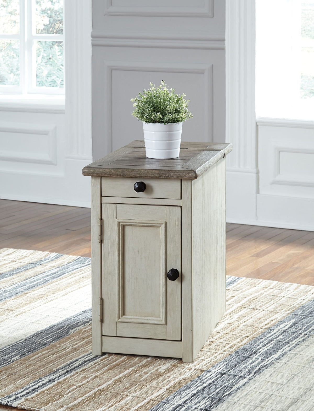 Bolanburg - Chair Side End Table, photo 9 of 13