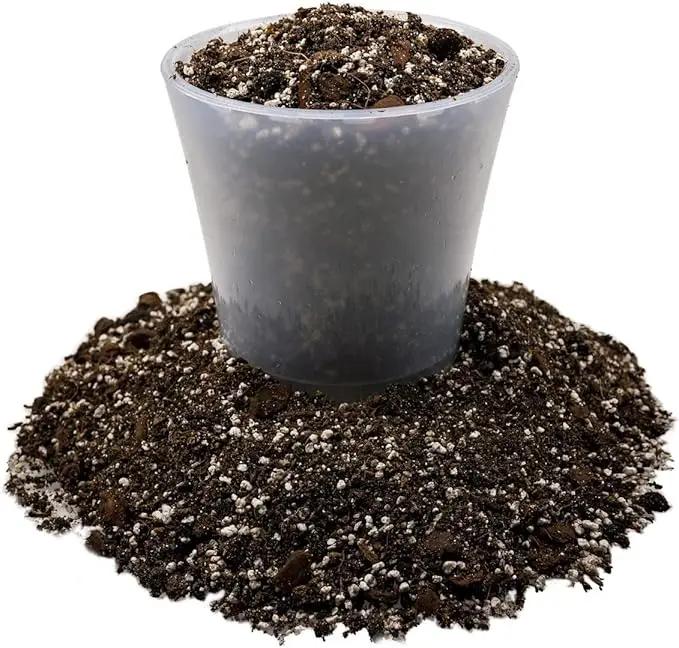 Premium Coco Coir and Perlite Potting Mix, Soil for Maximum Plant Growth, Perfect for Indoor and Outdoor Container Gardens by Gardenera - 5 Quart, photo 2 of 2