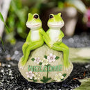 Solar Powered Frog Couple Statue with LED Lit Flowers Welcome Sign 7-Inch Tall Resin Garden Decor Romantic Ornament Gift for Porch Patio Housewarming Wedding Outdoor Decor by CozyNest Decor