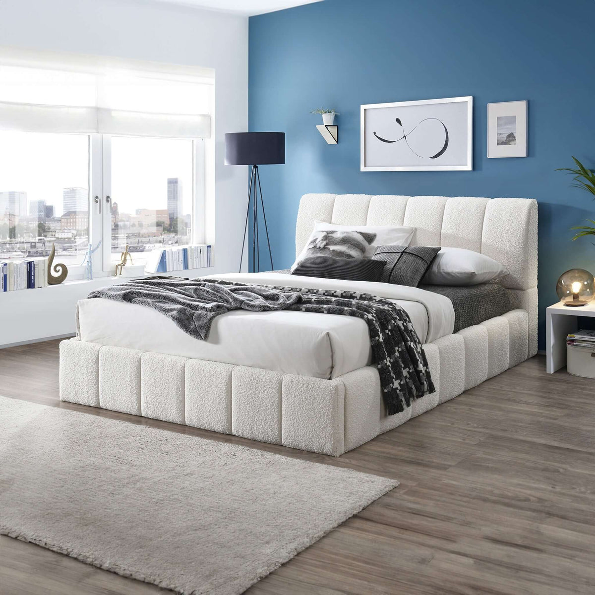Hilar - Elegant Design Platform Bed, photo 3 of 5