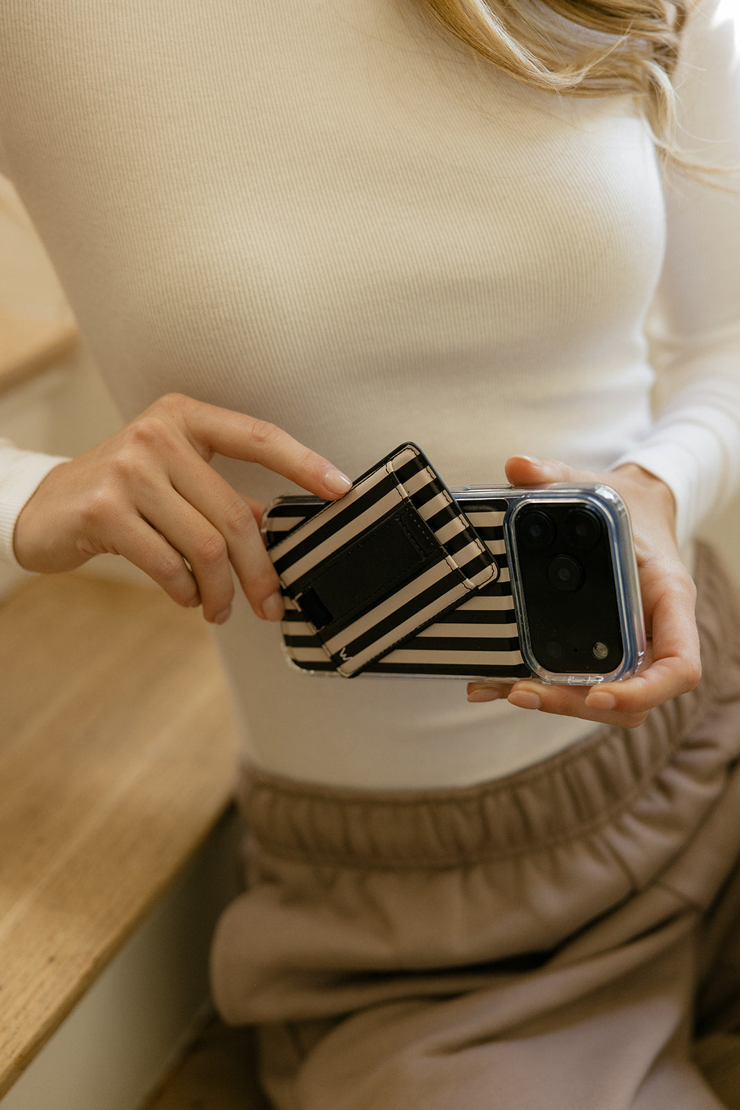 Fine Line Magnetic Wallet, photo 2 of 8