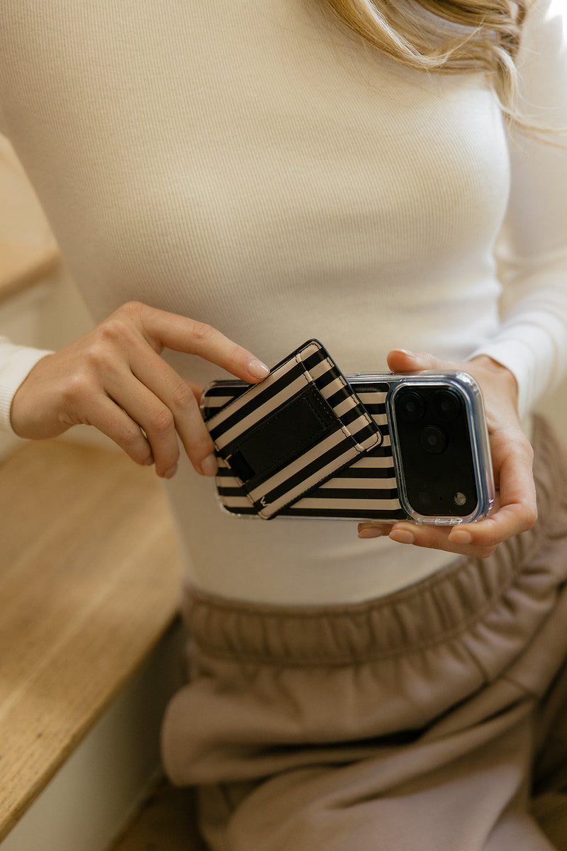 Fine Line Magnetic Wallet, photo 2 of 8