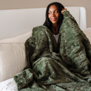 PATTERNED FAUX FUR XL THROW BLANKETS by Saranoni