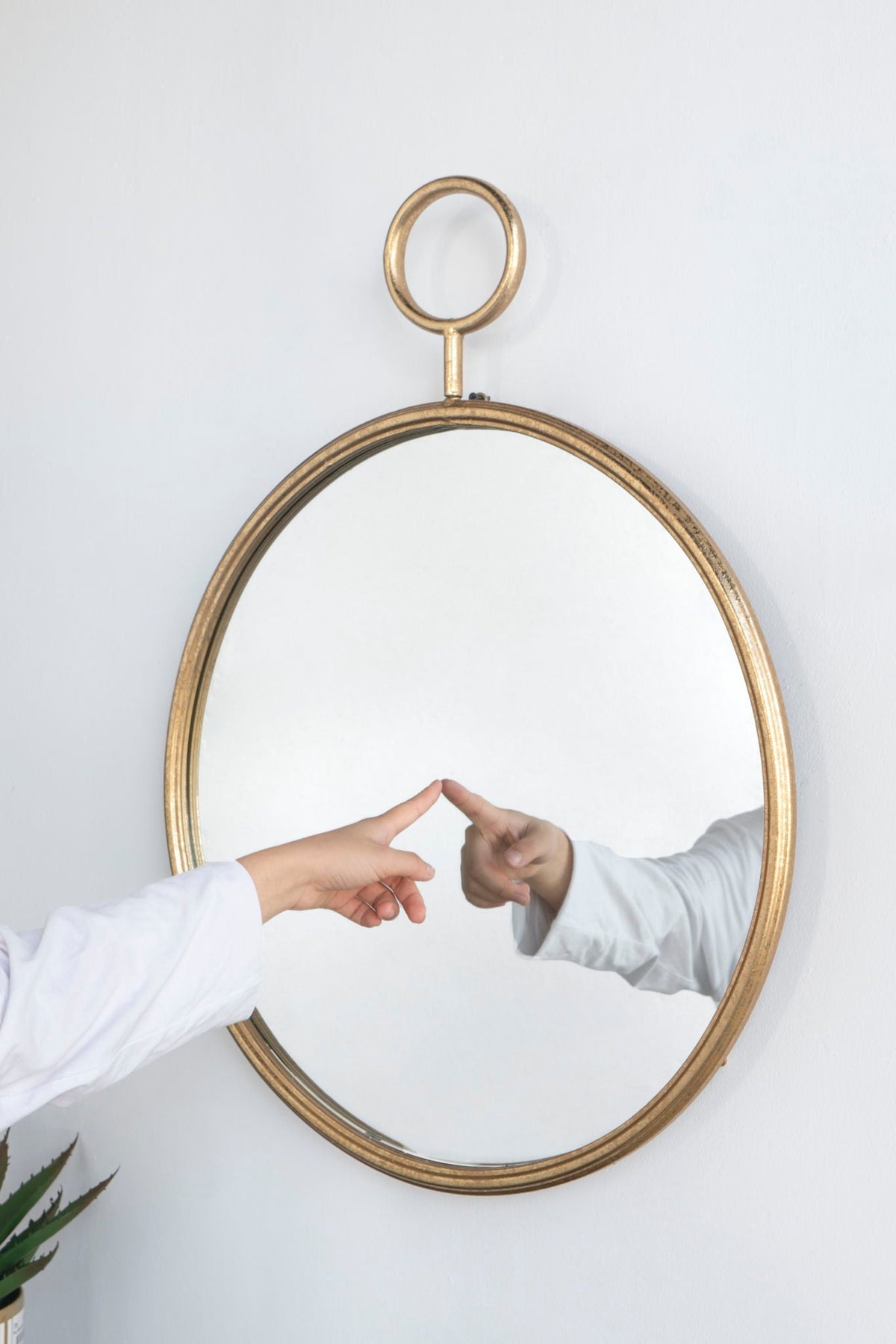 Circle Wall Mirror With Iron Frame, Accent Mirror For Living Room, photo 8 of 17