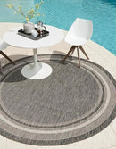 Unique Loom Outdoor Border Collection Area Rug - Soft Border (4' 1" Round, Black/ Ivory) by GreenHaven Gardens