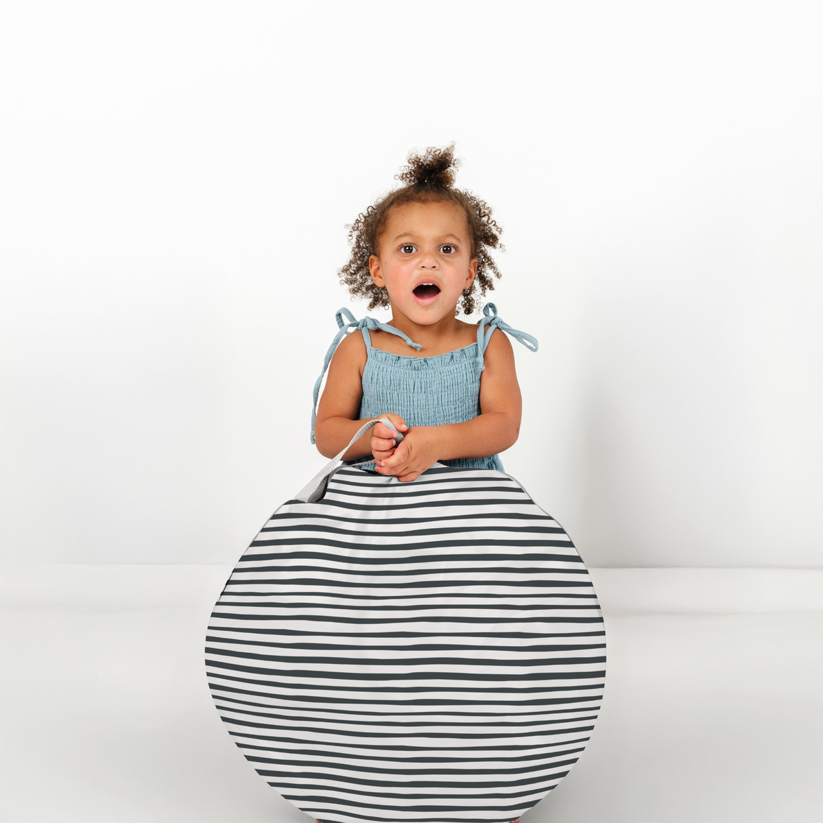 Bold Stripe Play Tent, photo 3 of 5