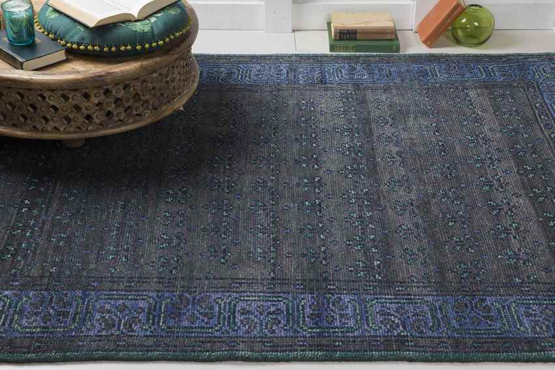 Oise Traditional Black Area Rug