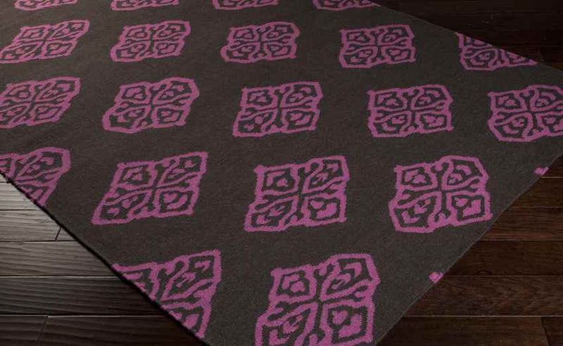 Sellingen Modern Fuschia Area Rug