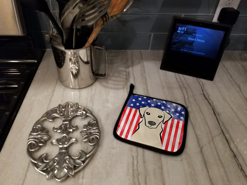 American Flag and Yellow Labrador Pot Holders - Set of 2 - Heat-Resistant Kitchen Essentials BB2152PTHD