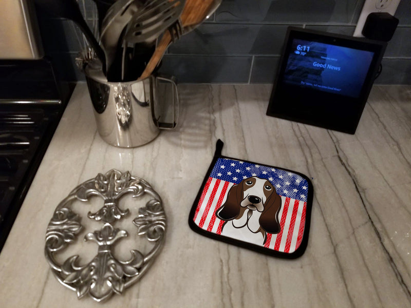 American Flag and Basset Hound Pot Holders - Set of 2 - Heat-Resistant Kitchen Essentials BB2173PTHD