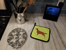 Irish Setter Checkerboard Green Pot Holder Set of 2 Heat Resistant Quilted Hot Pads 7.5 x 7.5 Inch, Insulated Kitchen Trivets for Cooking & Baking