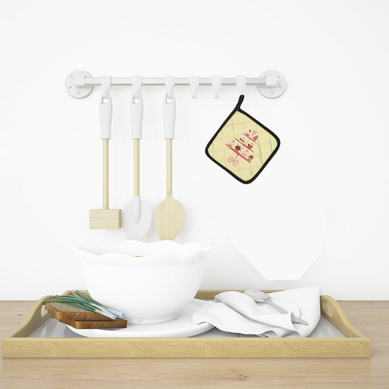 3 Tier Cupcakes on Yellow Pot Holders - Set of 2 - Heat-Resistant Kitchen Essentials BB7289PTHD