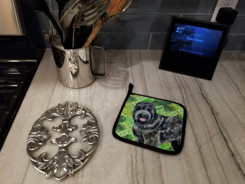 Black Russian Terrier St Patrick's Pot Holders - Set of 2 - Heat-Resistant Kitchen Essentials BB9851PTHD