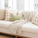 PATTERNED FAUX FUR THROW BLANKETS by Saranoni