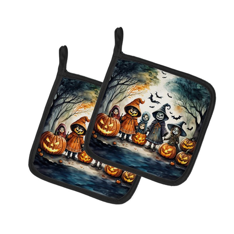 Trick or Treaters Spooky Halloween Pair of Pot Holders