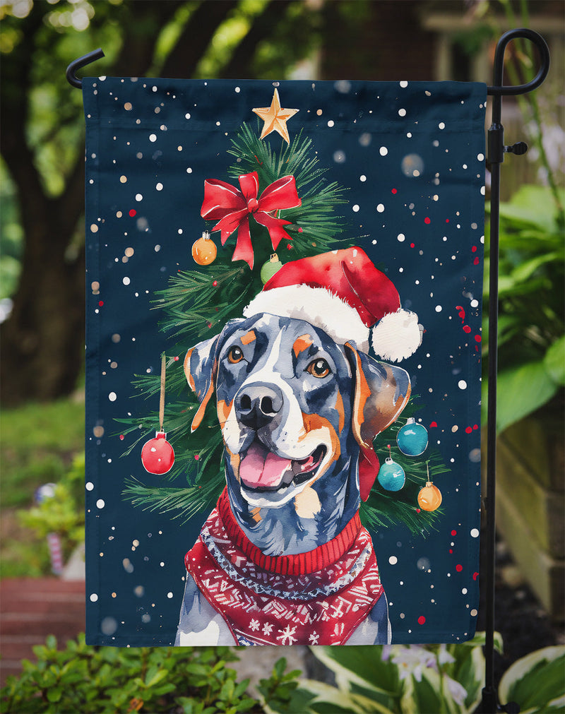 Catahoula Christmas Garden Flag – Cozy Dog Holiday Decor with Tree & Presents