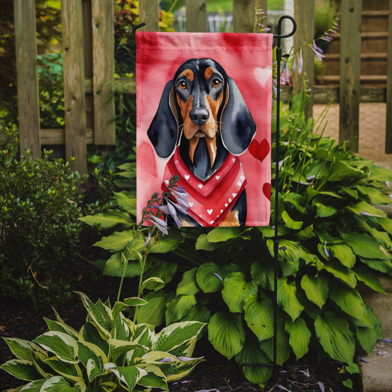 Black and Tan Coonhound Valentine’s Day Garden Flag – Dog-Themed Heart Yard Decor
