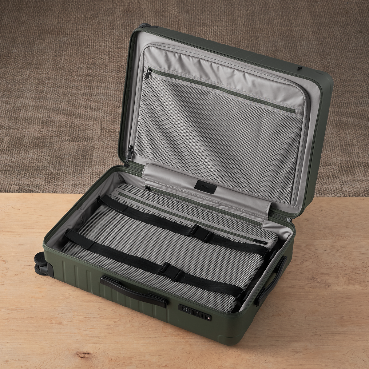 Essential Collection Suitcase Dark Olive Metallic, photo 17 of 32