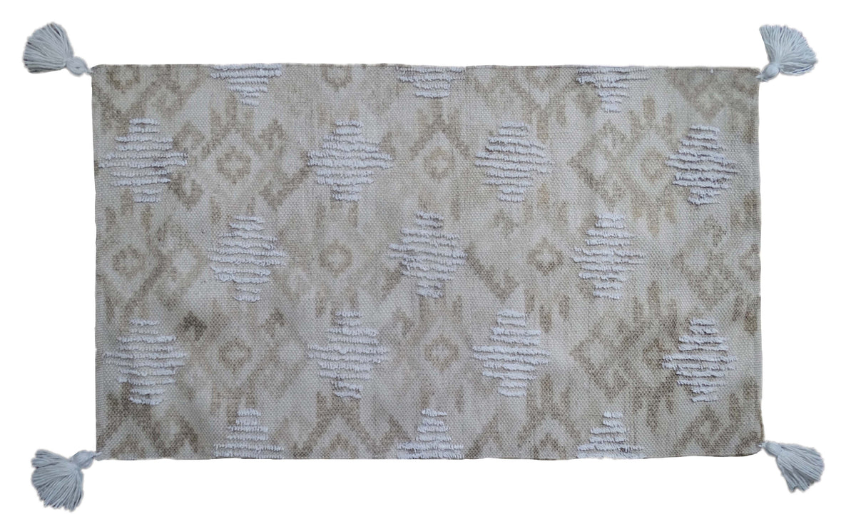 Tufted accent rug with corner tussels (25"x45"), photo 2 of 3