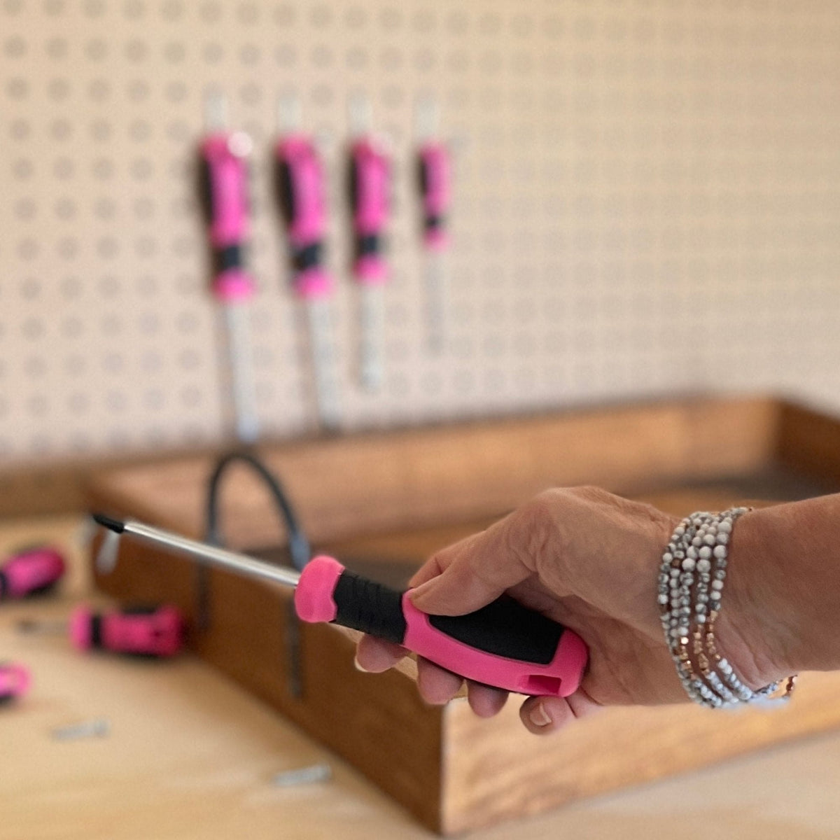 Apollo Tools 8 Pink Essential Screwdriver Set DT5018P, photo 4 of 11